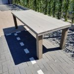 Tafel “Blokpoot” van Grey Wash steigerhout 96x250cm 8 tot 10 persoons tafel
